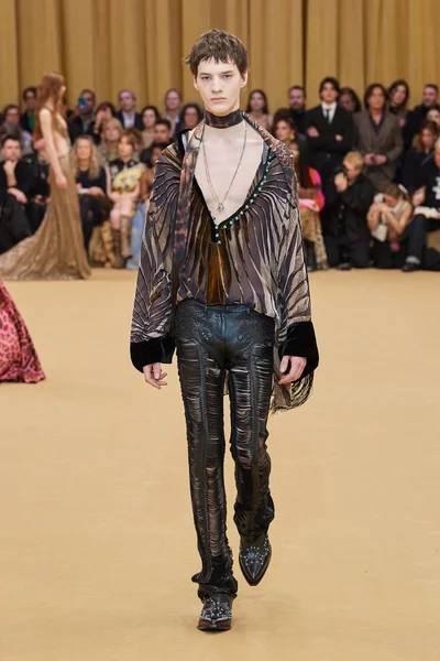 Look 19